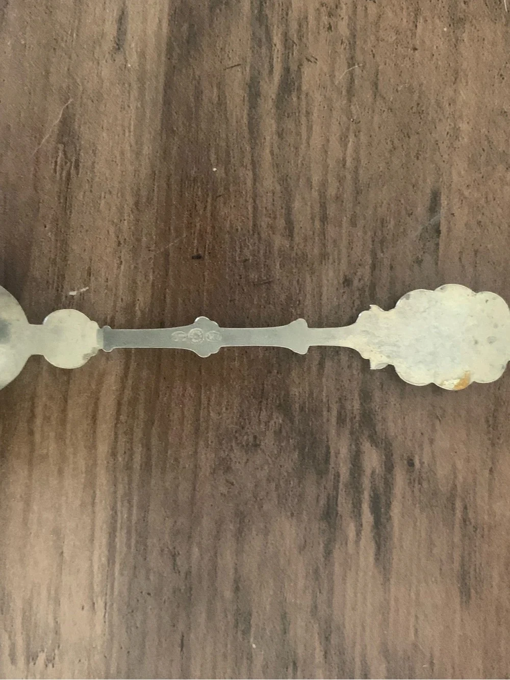 vintage Set of Two Decorative Collectible Spoons - Gold and Silver Tones - Picture 9 of 12